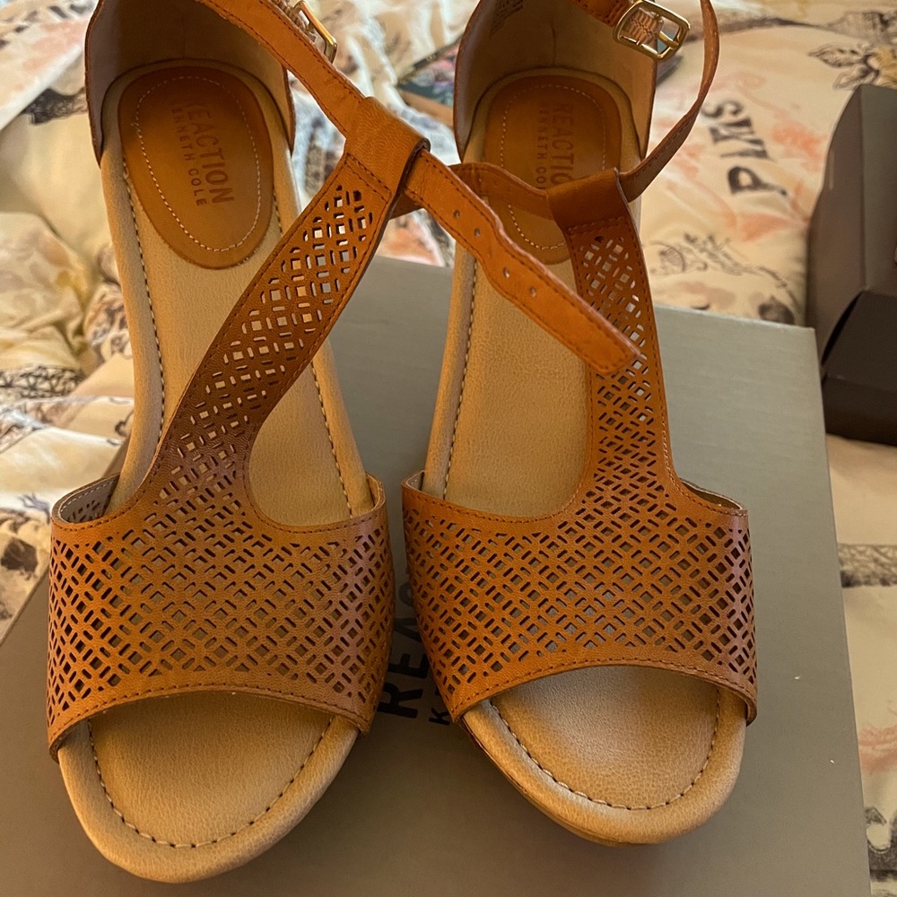 Brand New Sandals NWT KC🌟